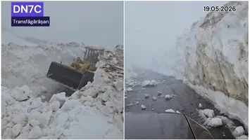 Zăpadă de peste cinci metri pe Transfăgărășan la mijlocul lunii mai. Drumarii luptă cu nămeții și bolovanii aduși de avalanșe, imagini uluitoare VIDEO