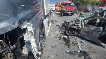 Accident grav în comuna Bascov. Trei adulţi şi un copil au fost răniţi