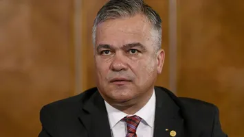 Adrian Veștea nu se lasă intimidat de atacurile lui Bolojan și PNL: „Merg până la capăt. Nu-mi depun mandatul, voi continua negocierile”