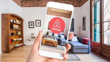 Atenție la țepele de pe Airbnb! Trucul simplu prin care „gazda” te lasă și fără bani, și fără cazare