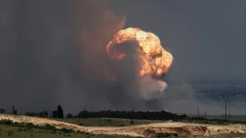 Ucraina loveşte rafinăriile Rusiei. Cozi uriaşe pentru alimentarea cu carburanţi după bombardarea Rosneft VIDEO