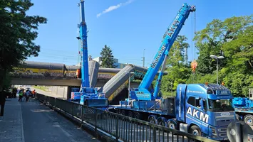 Accident feroviar în Munchen. Un bărbat a murit după ce două vagoane au căzut de pe un pod