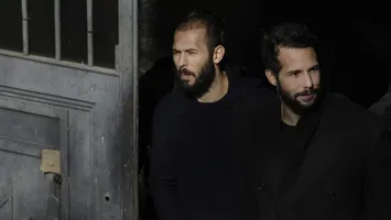 Jurnalista care a documentat abuzurile fraților Tate afirmă că aceștia au fost eliberați de procurorii români „sub o presiune semnificativă exercitată de SUA asupra României”