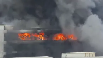 Incendiu de la o fabrică de încălţăminte din „Capitala pantofilor”, cel puţin 28 de morţi. Flăcările au blocat muncitorii pe acoperiş