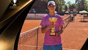 Campion la 15 ani! Albert Ivan, un puşti de 15 ani din Alexandria, se bate cu aşi ai tenisului mondial