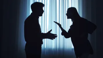 Cum a încercat un bărbat să recupereze banii de pe implanturile fostei soții în cadrul divorțului. Care a fost decizia instanței