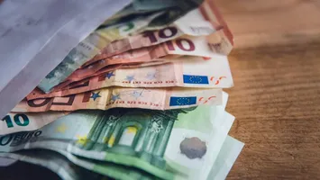Momentul flagrantului Parchetului General într-un dosar de obținere frauduloasă a cetățeniei române: „Câți bani sunt aici?/ Nici nu știu, nu i-am numărat”