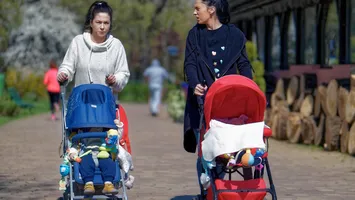 Pensii 2026. Cu cât se reduce vârsta de pensionare a mamelor și ce pensie primesc în funcție de numărul de copii