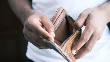 Noua lege a salarizării, un haos economic de proporții: Veniturile a peste 400.000 de bugetari din educație și sănătate rămân înghețate