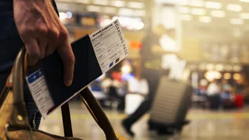 Aglomerație pe aeroporturi din cauza noului sistem digital de control al Uniunii Europene. Timpul de trecere prin controlul paşapoartelor s-a triplat