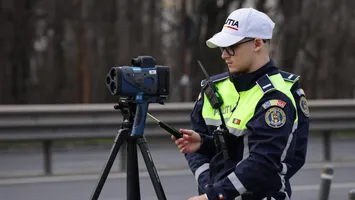 Un șofer a fost prins cu 212 km/h pe Autostrada A1 și a primit o amendă de 4.325 de lei. Polițiștii au dat peste 500 de sancțiuni pentru depășirea limitei de viteză în doar o săptămână
