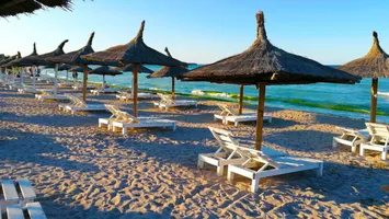 Cât costă un șezlong în Vama Veche în sezonul estival 2026. Prețurile, din ce în ce mai piperate