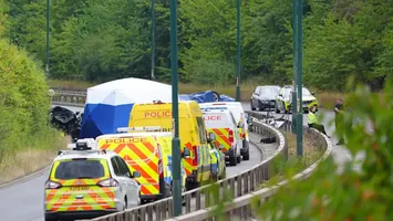 Un nou accident teribil în Marea Britanie. Şapte persoane, dintre care doi poliţişti, au murit, după ce o maşină a pătruns pe contransens
