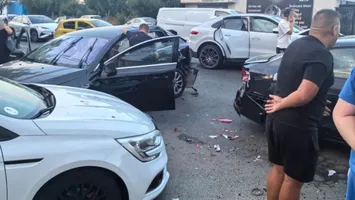 Noi detalii șocante despre tânărul de 17 ani, băut și fără permis de conducere, care a făcut prăpăd în Capitală. Momentul impactului, surprins de camerele de supraveghere