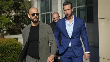 Procurorii britanici cer ca Andrew și Tristan Tate să rămână în spatele gratiilor, invocând riscul de fugă și intimidarea martorilor