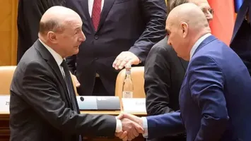Traian Băsescu îl laudă pe Ilie Bolojan: „A făcut bine cu reducerea de cheltuieli. A realizat obiectivul să reducă deficitul cu un procent din PIB”