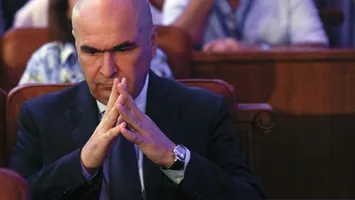 Bolojan are bagajele făcute: „Nu e o problemă să fii un om normal, mă simt mai bine într-o haină de primar” / Nu a fost o perioadă uşoară, am prins, practic, tot ce se putea prinde din punct de vedere al crizelor, de la energie, de la secetă, la războaie, la probleme economice, la PNRR”