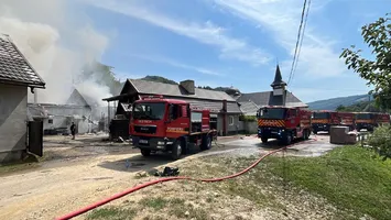 Incendiu devastator la Mănăstirea Cășiel. Patru anexe ale lăcașului de cult au fost distruse de flăcări