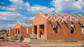 Costurile pentru a construi o casă în România, din ce în ce mai mari. Țara noastră, pe locul 3 în UE la ritmul scumpirilor