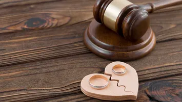 Motivul ireal pentru care o femeie și-a dat fostul soț în judecată, după ce a primit 2 milioane de euro la divorț