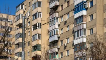 Salariul mediu pe economie mai ajunge doar pentru o garsonieră cumpărată în rate în București sau Cluj