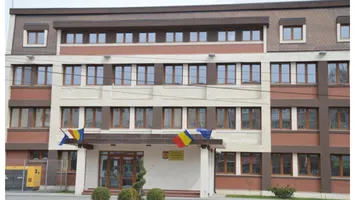 Un adolescent a încercat să intre în sediul Judecătoriei Medgidia cu un briceag și doi litru de benzină. Motivul i-a șocat pe jandarmi