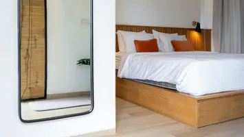 De ce să nu-ți pui oglindă în dormitor. Ce spun experții în feng shui și medicii despre această practică