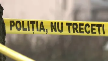 Un tânăr în vârstă de 28 de ani s-ar fi sinucis într-un imobil din Centrul Vechi al Capitalei: „Avea o pungă pe cap și scotch pe gât”