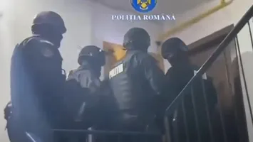 Bătaie într-un bloc din Capitală, proprietarul s-a dus cu ranga peste chiriașul rău-platnic. Și-au împărțit pumni și picioare, a fost nevoie de intervenția mascaților
