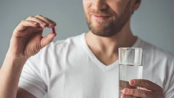 Pericolul uriaș al suplimentelor cumpărate online. Un bărbat și-a distrus căsnicia după ce a luat, fără să știe, testosteron ascuns în produse