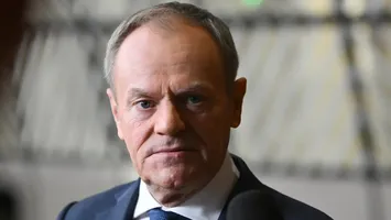 Alertă de război. Polonia închide temporar două aeroporturi și își activează apărarea aeriană din cauza atacurilor Rusiei
