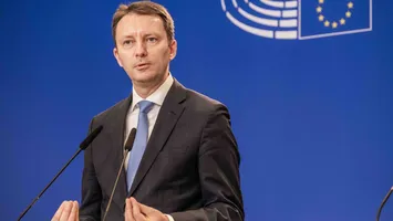 Presa maghiară, despre desemnarea lui Siegfried Mureșan: Nu are în spate o majoritate parlamentară. Mai rămâne varianta anticipatelor, care ar putea aduce ”o victorie sigură a extremei drepte”