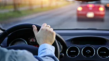 Amendă și permis suspendat pentru șoferii care fac acest gest în trafic. Greșeala aparent banală care îi poate lăsa pietoni timp de 30 de zile