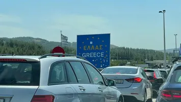 Control de coșmar la frontieră! Motivul pentru care un grup de români a fost amendat în drum spre Grecia: „Acolo nu te joci cu circulația”