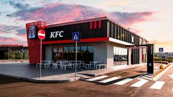 Campanie inedită KFC în Italia! Mâncare gratuită pe viață pentru fanii care își tatuează logo-ul brandului
