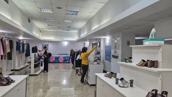 Magazinul ANAF din Sibiu nu se închide. Pelerinele de ploaie și șorțurile de bucătărie, cele mai căutate produse la 5 lei