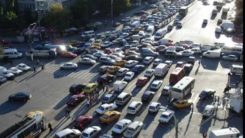 Bucureștiul ar putea interzice anumite categorii de mașini în orele de vârf. Amenzi de până la 5.000 de lei pentru șoferii care nu respectă regulile