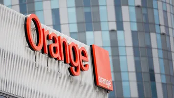 Orange crește gratuit viteza internetului pentru anumiţi clienți. Cine va beneficia de noua ofertă