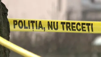 O femeie de 42 de ani a fost ucisă în Roman de către partener. Bărbatul s-a aruncat apoi de la etajul patru al unui bloc, a supraviețuit, dar a murit la spital