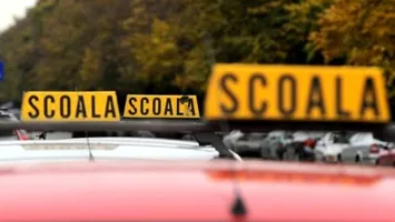 Elev al școlii de șoferi, prins beat la volan în timpul orei de pregătire practică. Instructorul auto a primit amendă și a rămas fără permis