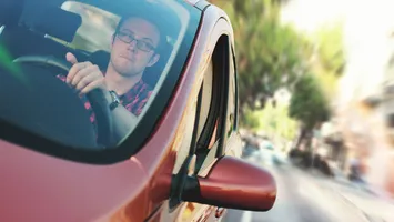 Atenție, șoferi! Amenzi uriașe, de până la 1.000 de euro, pentru cine nu respectă o regulă esențială în trafic