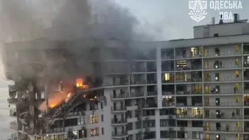 Rusia a lovit din nou lângă România. O rachetă a căzut pe un bloc de locuinţe, imagini dramatice