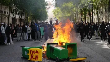 Învățâmântul din Franța, blocat de protestele violente. Sute de licee și-au suspendat cursurile