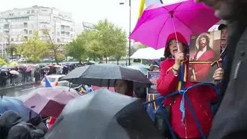 Susținătorii lui Călin Georgescu s-au adunat în fața Curții de Apel București și au blocat circulația pe Splaiul Independenței
