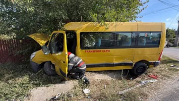 Copil de 9 ani, lovit de un microbuz școlar după un accident în Giurgiu. Băiatul a fost transportat la București cu un elicopter SMURD VIDEO