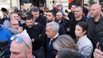 Călin Georgescu și-a concediat 9 din cei 12 bodyguarzi după ce a fost arestat. Cei rămași o păzesc pe Cristela Georgescu