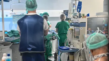 3500 de euro pe zi pentru medici români în Belgia, primă de instalare de 50.000 de euro în Franța! Cum reușesc țările din Europa să atragă medicii din România