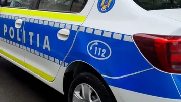 Un șofer de 76 de ani a circulat pe contrasens în Vaslui și era să lovească un pieton aflat pe trecere. A rămas fără permis și a primit o amendă usturătoare VIDEO