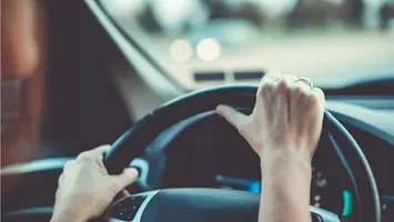 O șoferiță care și-a schimbat mașina a primit 165 de amenzi în doar patru luni, din cauza unei erori de sistem