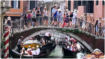 Veneția păstrează taxa pentru turiști și în 2027. Perioada în care vizitatorii vor trebui să plătească